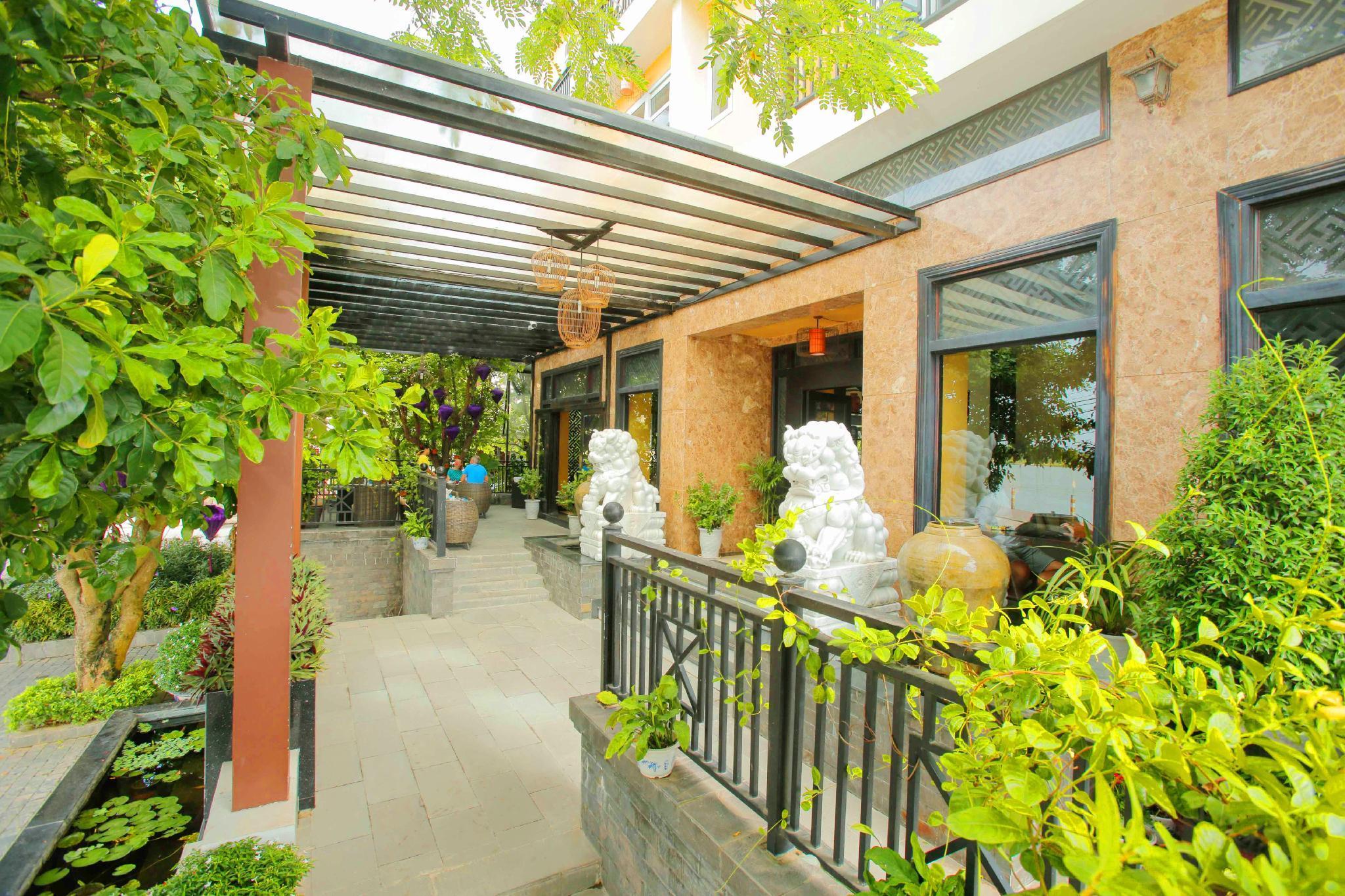 Khách Sạn&spa Royal Riverside 4*