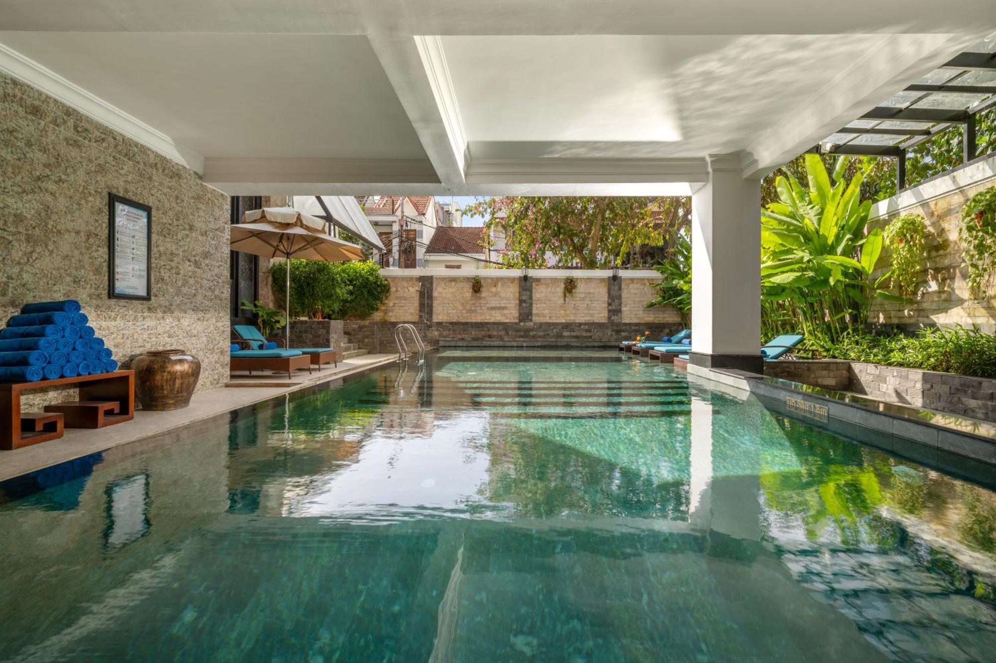 Khách sạn Khách Sạn&spa Royal Riverside