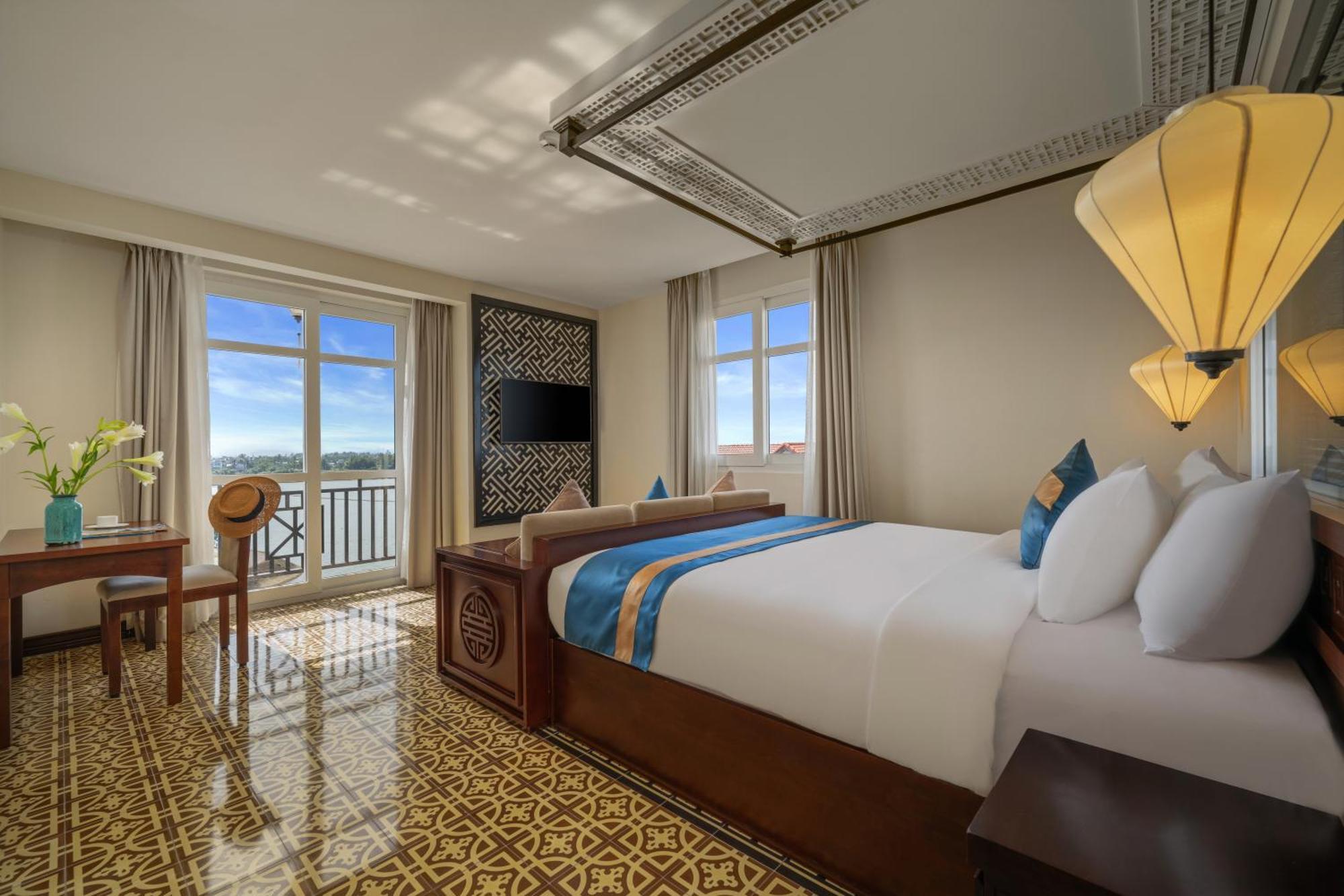 Khách Sạn&spa Royal Riverside 4*