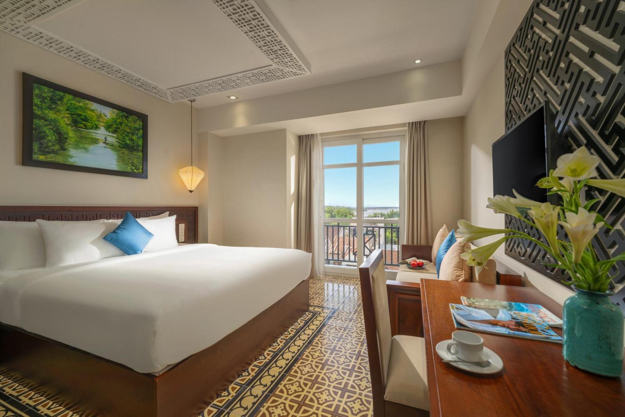 Khách Sạn&spa Royal Riverside Khách sạn 4*